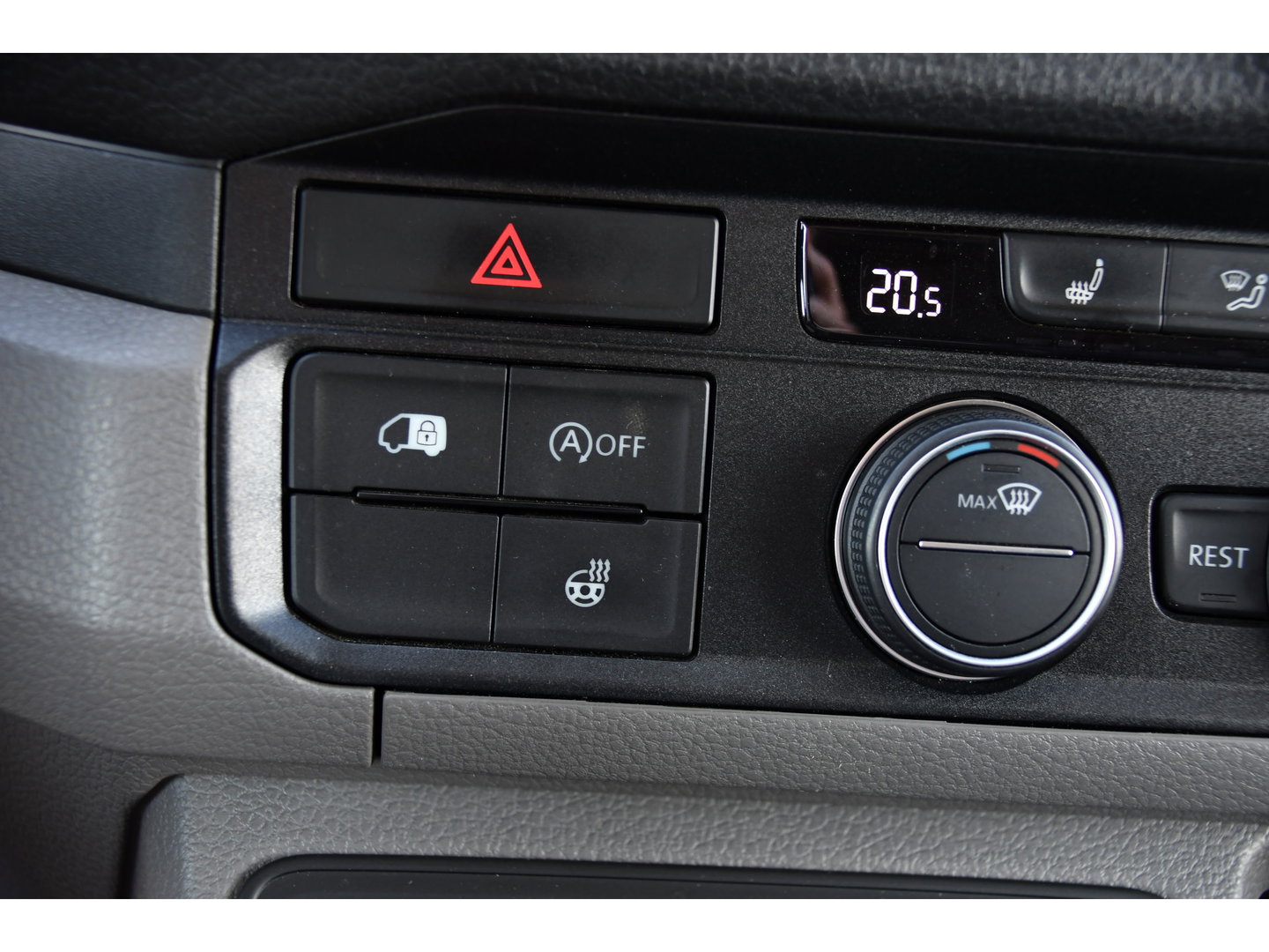 MAN TGE 3.180 35 2.0 L3H2 4x4 Black Edition Camera, Cruise, Carplay, LED, 177pk, Stoelverwarming, Multimedia, Automaat, Sensoren, Trekhaak, Uniek!
