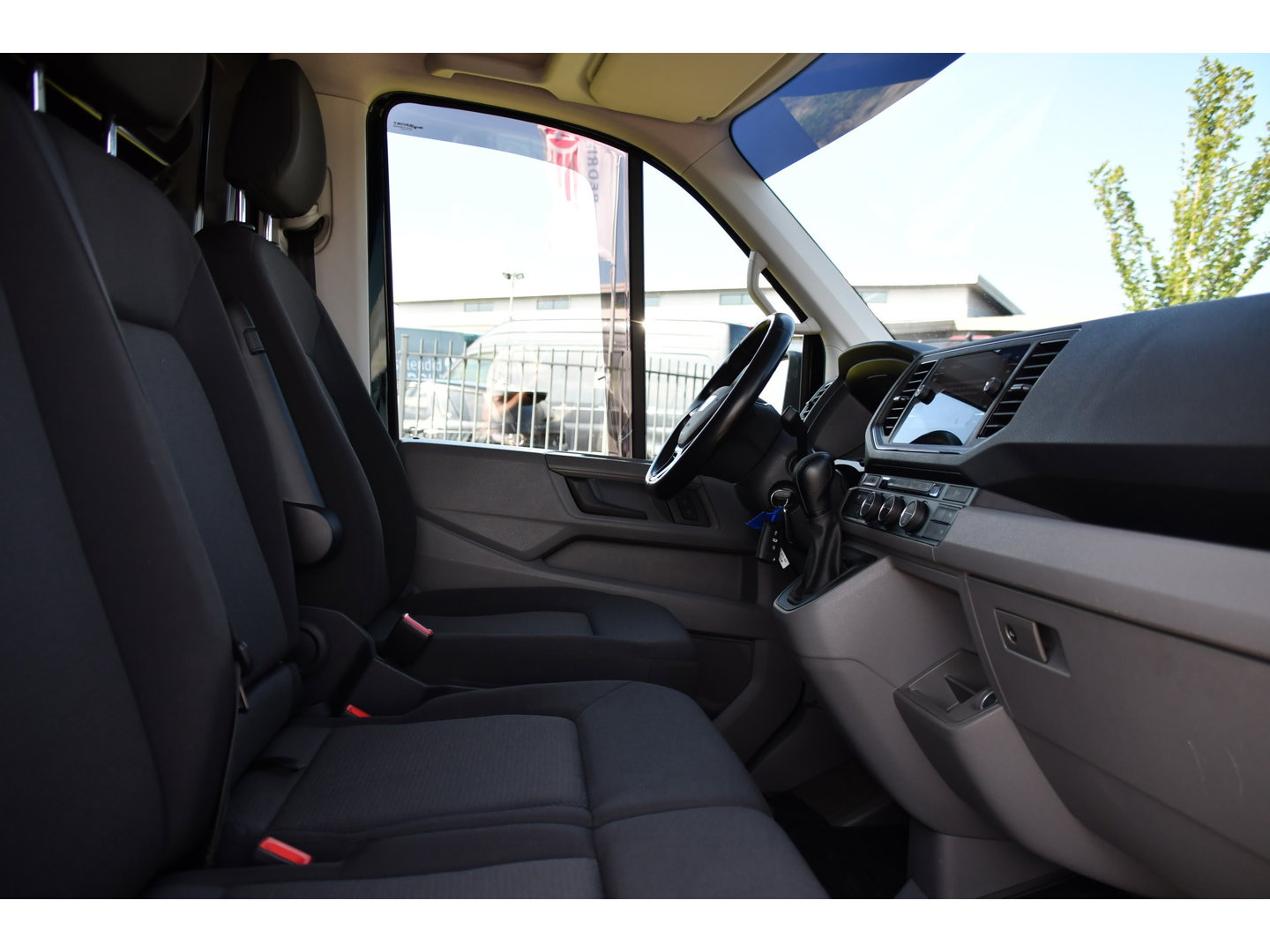 MAN TGE 3.180 35 2.0 L3H2 4x4 Black Edition Camera, Cruise, Carplay, LED, 177pk, Stoelverwarming, Multimedia, Automaat, Sensoren, Trekhaak, Uniek!