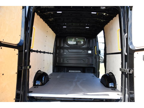 MAN TGE 3.180 35 2.0 L3H2 4x4 Black Edition Camera, Cruise, Carplay, LED, 177pk, Stoelverwarming, Multimedia, Automaat, Sensoren, Trekhaak, Uniek!