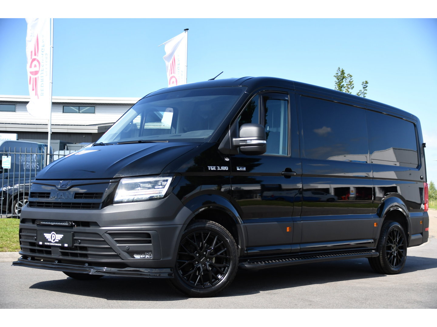 MAN TGE 3.180 35 2.0 L3H2 4x4 Black Edition Camera, Cruise, Carplay, LED, 177pk, Stoelverwarming, Multimedia, Automaat, Sensoren, Trekhaak, Uniek!