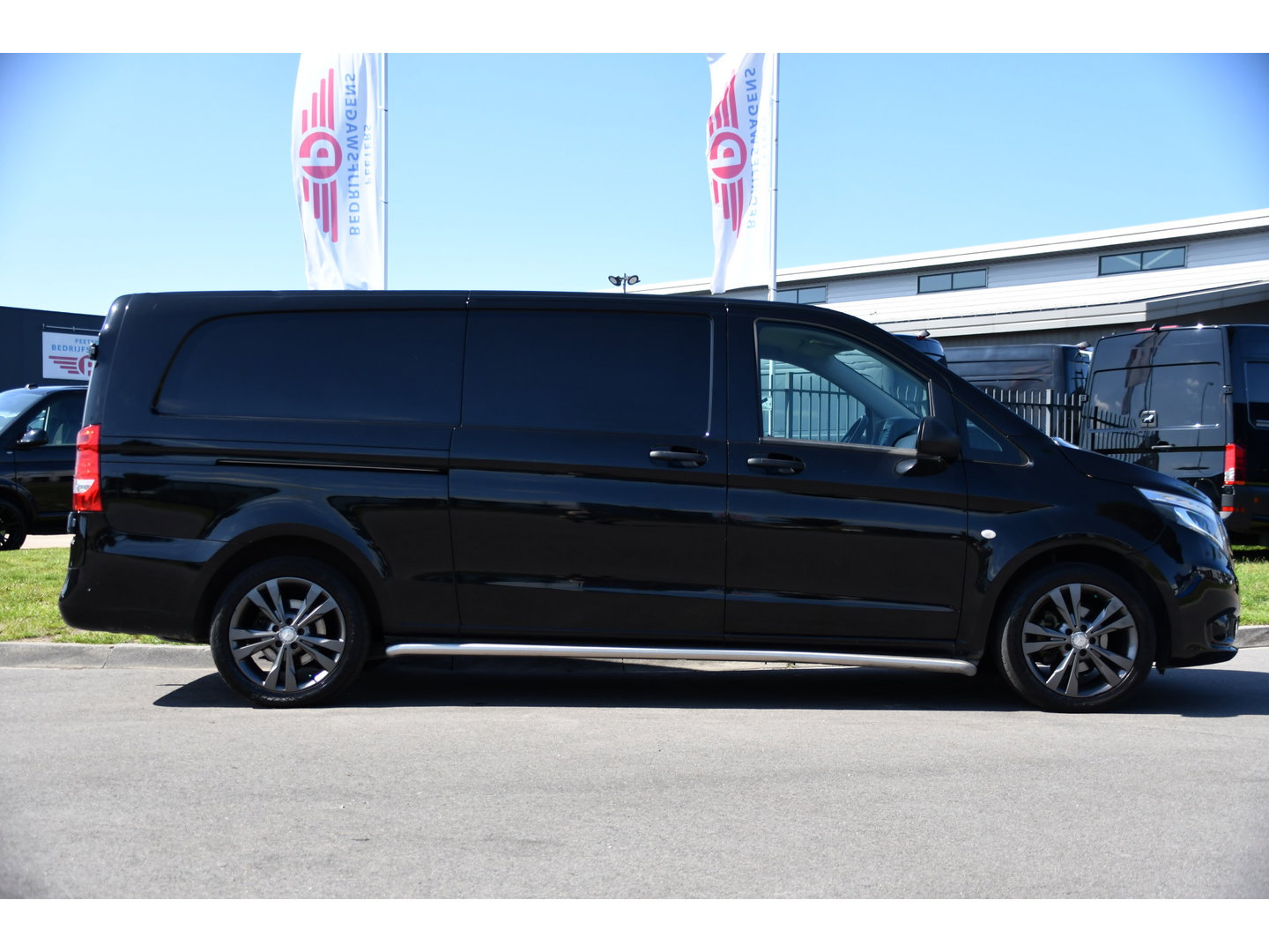 Mercedes-Benz Vito 114 CDI L3 Edition Camera, Cruise, LED, Clima, Automaat, 136pk, Sensoren, 2 x Schuifdeur, Trekhaak, Uniek!