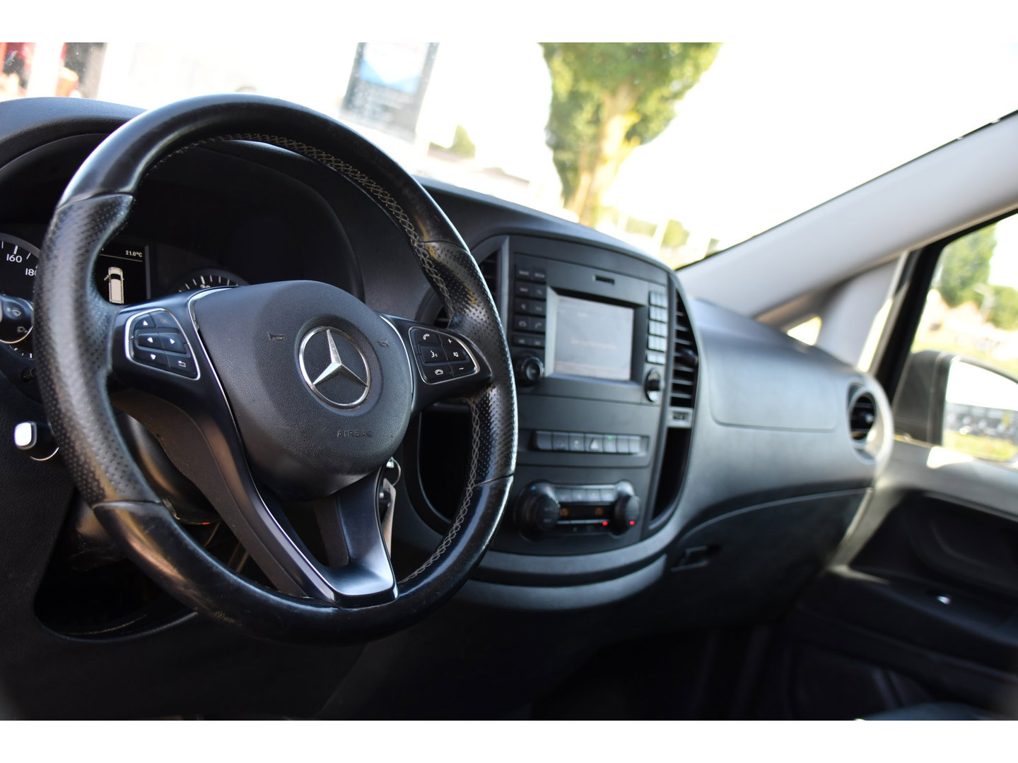 Mercedes-Benz Vito 114 CDI L3 Edition Camera, Cruise, LED, Clima, Automaat, 136pk, Sensoren, 2 x Schuifdeur, Trekhaak, Uniek!