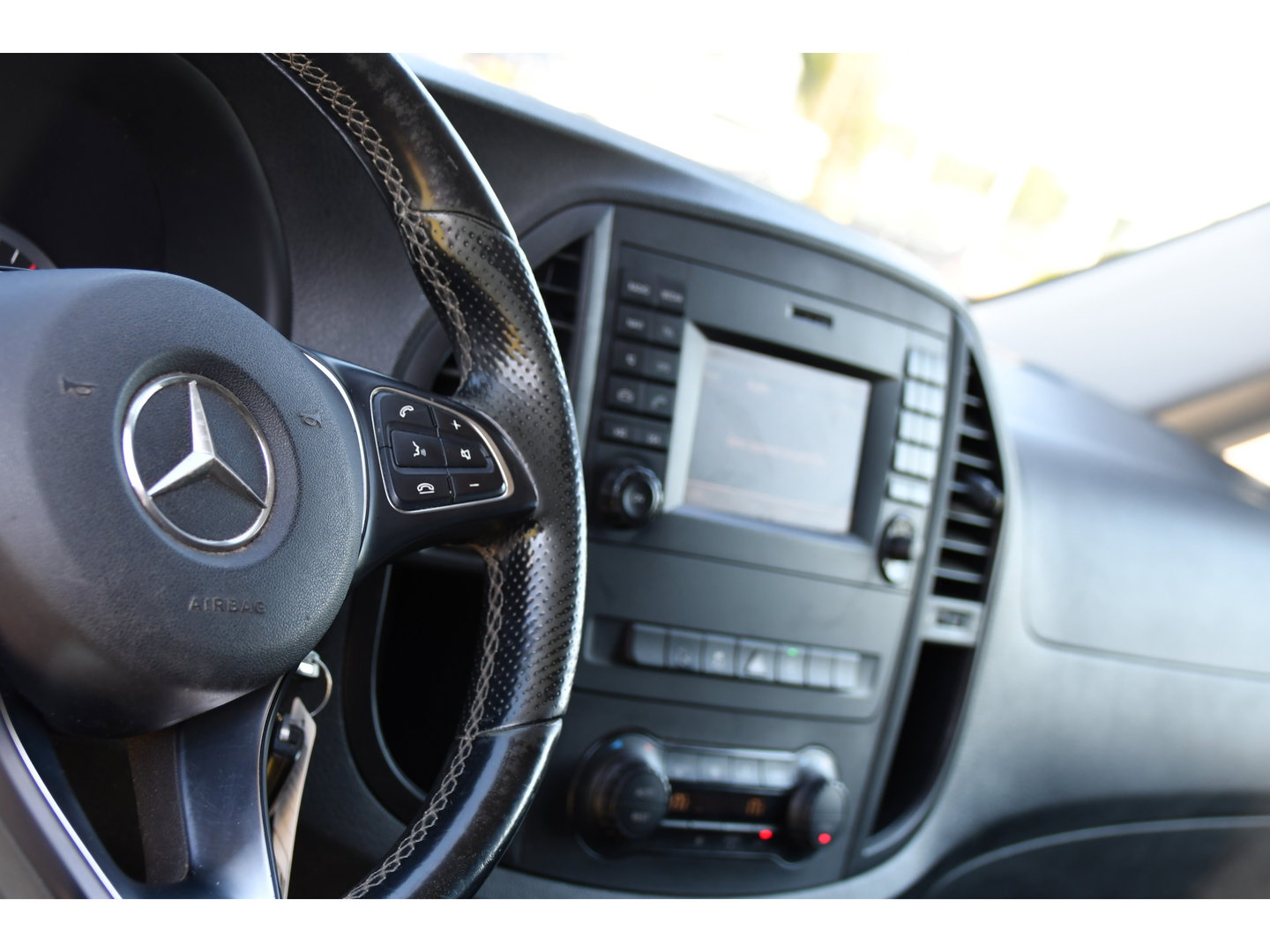Mercedes-Benz Vito 114 CDI L3 Edition Camera, Cruise, LED, Clima, Automaat, 136pk, Sensoren, 2 x Schuifdeur, Trekhaak, Uniek!