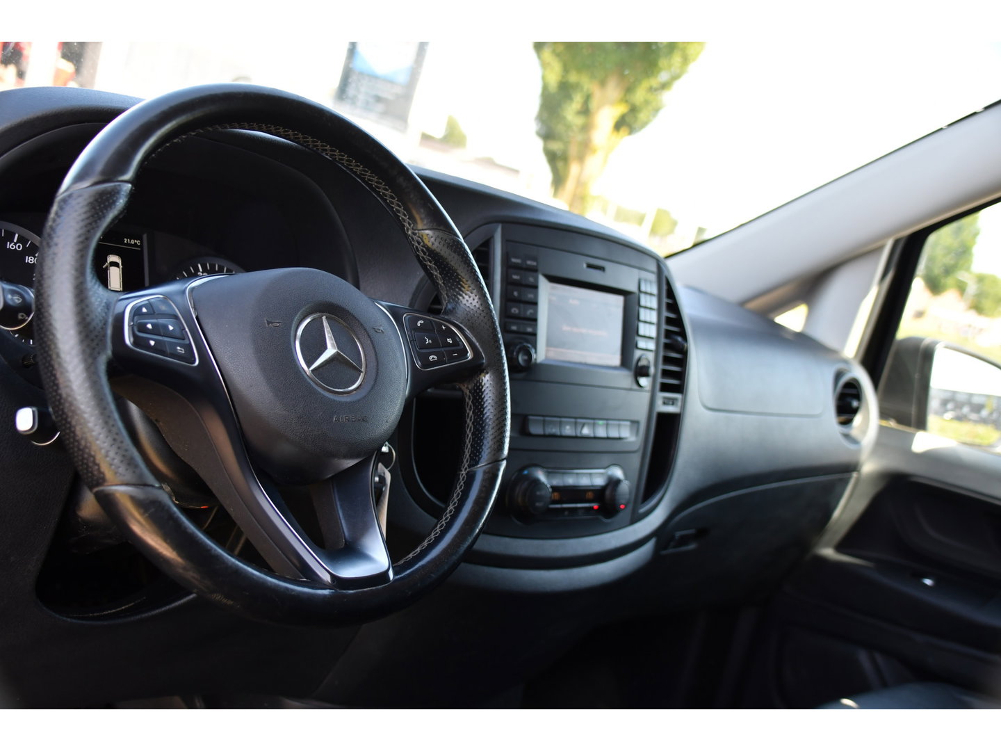 Mercedes-Benz Vito 114 CDI L3 Edition Camera, Cruise, LED, Clima, Automaat, 136pk, Sensoren, 2 x Schuifdeur, Trekhaak, Uniek!