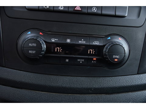Mercedes-Benz Vito 114 CDI L3 Edition Camera, Cruise, LED, Clima, Automaat, 136pk, Sensoren, 2 x Schuifdeur, Trekhaak, Uniek!