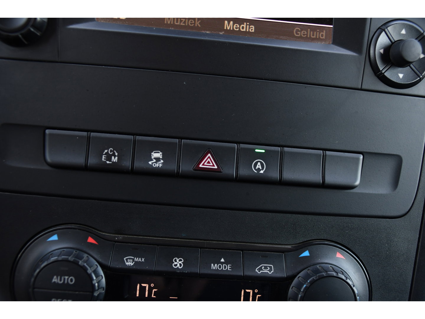 Mercedes-Benz Vito 114 CDI L3 Edition Camera, Cruise, LED, Clima, Automaat, 136pk, Sensoren, 2 x Schuifdeur, Trekhaak, Uniek!
