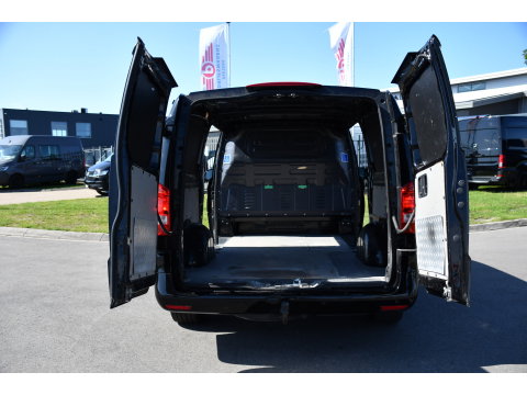Mercedes-Benz Vito 114 CDI L3 Edition Camera, Cruise, LED, Clima, Automaat, 136pk, Sensoren, 2 x Schuifdeur, Trekhaak, Uniek!