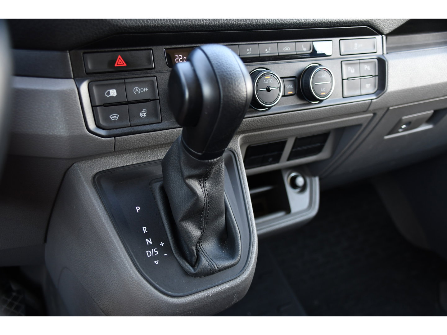 MAN TGE 3.180 35 2.0 L3H3 Black Edition Adaptieve Cruise, Camera, Carplay, LED, Stoelverwarming, Massage stoel, Trekhaak, 177pk, Automaat, Uniek!
