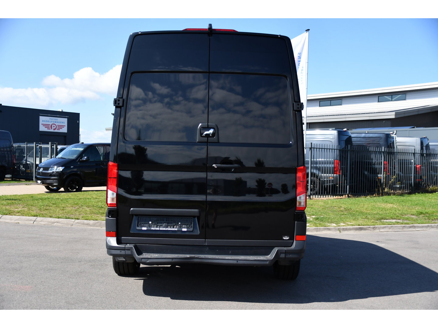 MAN TGE 3.180 35 2.0 L3H3 Black Edition Adaptieve Cruise, Camera, Carplay, LED, Stoelverwarming, Massage stoel, Trekhaak, 177pk, Automaat, Uniek!