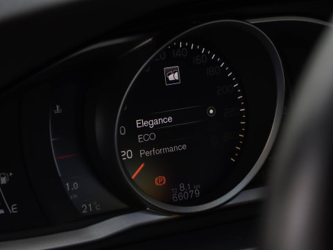 Volvo V60 2.0 T3 Momentum | Leder | Bi-Xenon | 66.000 km! | Dealeronderhouden
