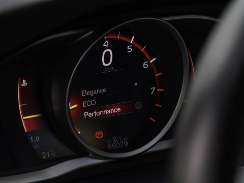 Volvo V60 2.0 T3 Momentum | Leder | Bi-Xenon | 66.000 km! | Dealeronderhouden