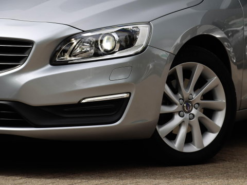 Volvo V60 2.0 T3 Momentum | Leder | Bi-Xenon | 66.000 km! | Dealeronderhouden