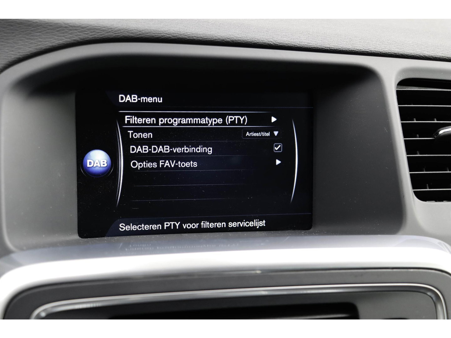 Volvo V60 2.0 T3 Momentum | Leder | Bi-Xenon | 66.000 km! | Dealeronderhouden
