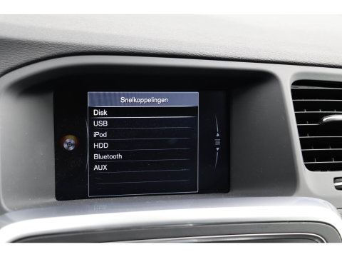 Volvo V60 2.0 T3 Momentum | Leder | Bi-Xenon | 66.000 km! | Dealeronderhouden