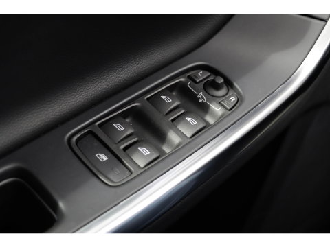 Volvo V60 2.0 T3 Momentum | Leder | Bi-Xenon | 66.000 km! | Dealeronderhouden