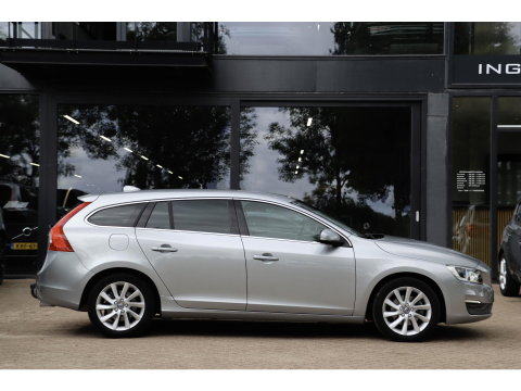 Volvo V60 2.0 T3 Momentum | Leder | Bi-Xenon | 66.000 km! | Dealeronderhouden