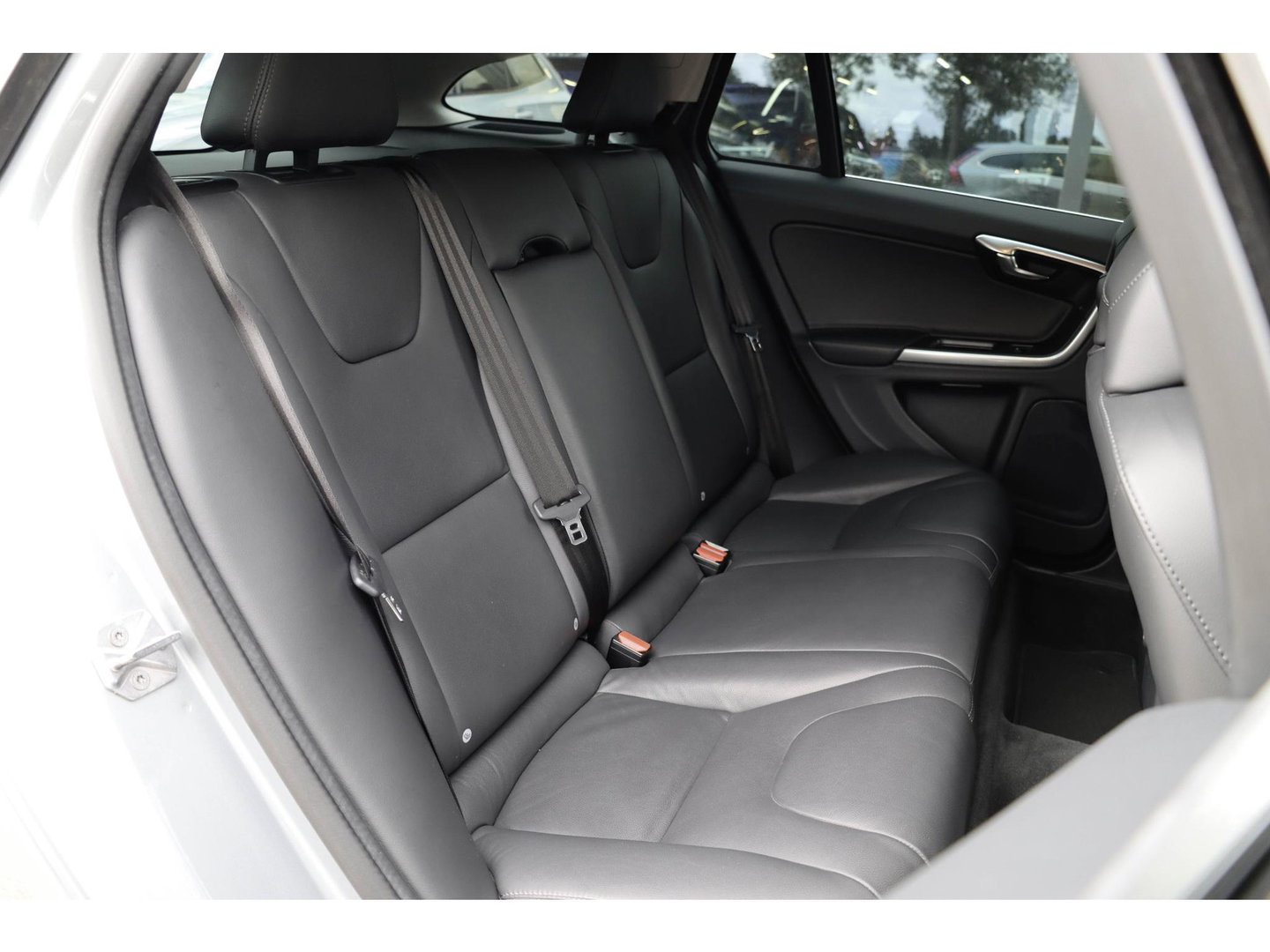 Volvo V60 2.0 T3 Momentum | Leder | Bi-Xenon | 66.000 km! | Dealeronderhouden
