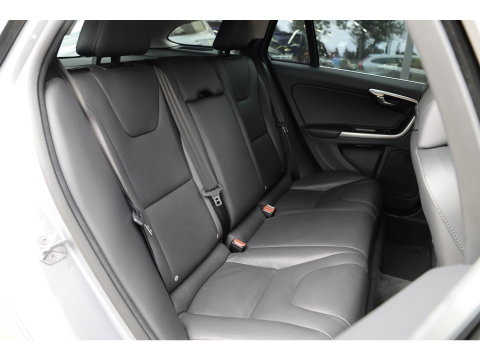 Volvo V60 2.0 T3 Momentum | Leder | Bi-Xenon | 66.000 km! | Dealeronderhouden