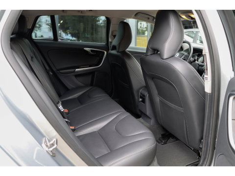 Volvo V60 2.0 T3 Momentum | Leder | Bi-Xenon | 66.000 km! | Dealeronderhouden