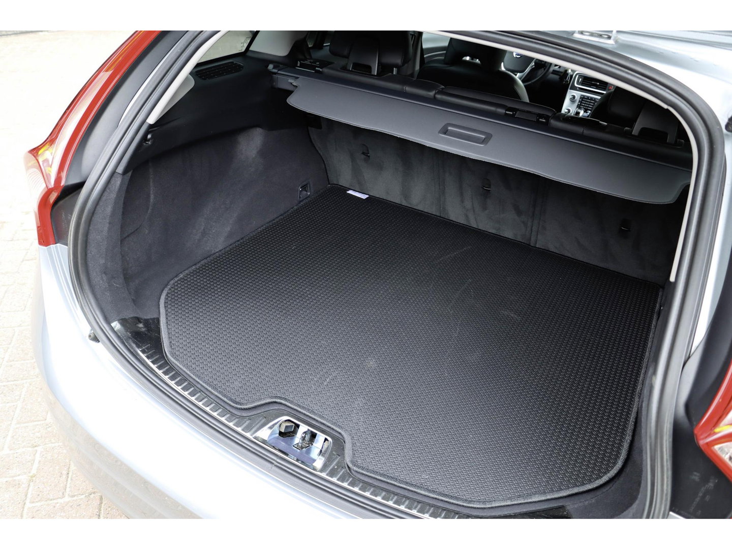 Volvo V60 2.0 T3 Momentum | Leder | Bi-Xenon | 66.000 km! | Dealeronderhouden