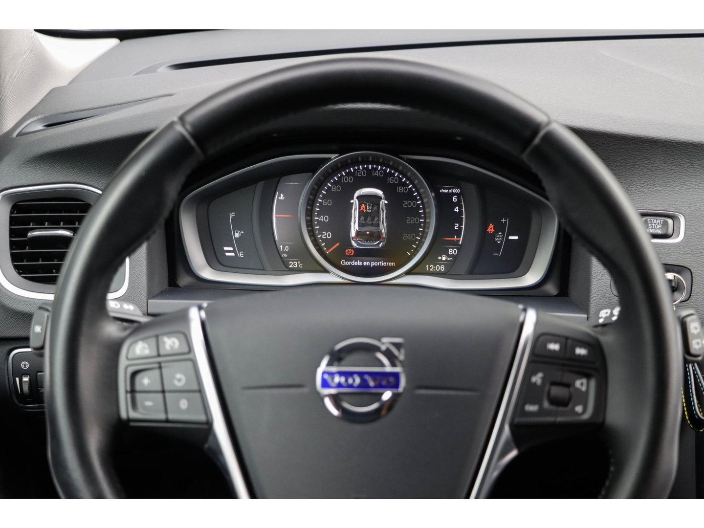 Volvo V60 2.0 T3 Momentum | Leder | Bi-Xenon | 66.000 km! | Dealeronderhouden
