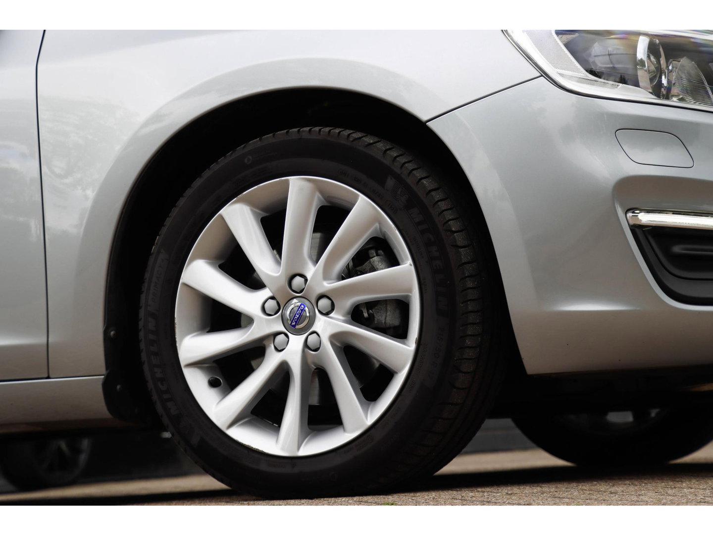 Volvo V60 2.0 T3 Momentum | Leder | Bi-Xenon | 66.000 km! | Dealeronderhouden