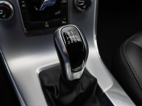 Volvo V60 2.0 T3 Momentum | Leder | Bi-Xenon | 66.000 km! | Dealeronderhouden