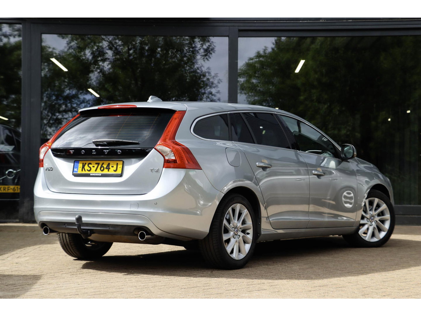Volvo V60 2.0 T3 Momentum | Leder | Bi-Xenon | 66.000 km! | Dealeronderhouden