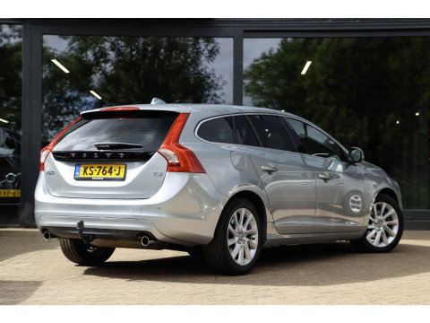 Volvo V60 2.0 T3 Momentum | Leder | Bi-Xenon | 66.000 km! | Dealeronderhouden