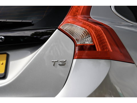 Volvo V60 2.0 T3 Momentum | Leder | Bi-Xenon | 66.000 km! | Dealeronderhouden