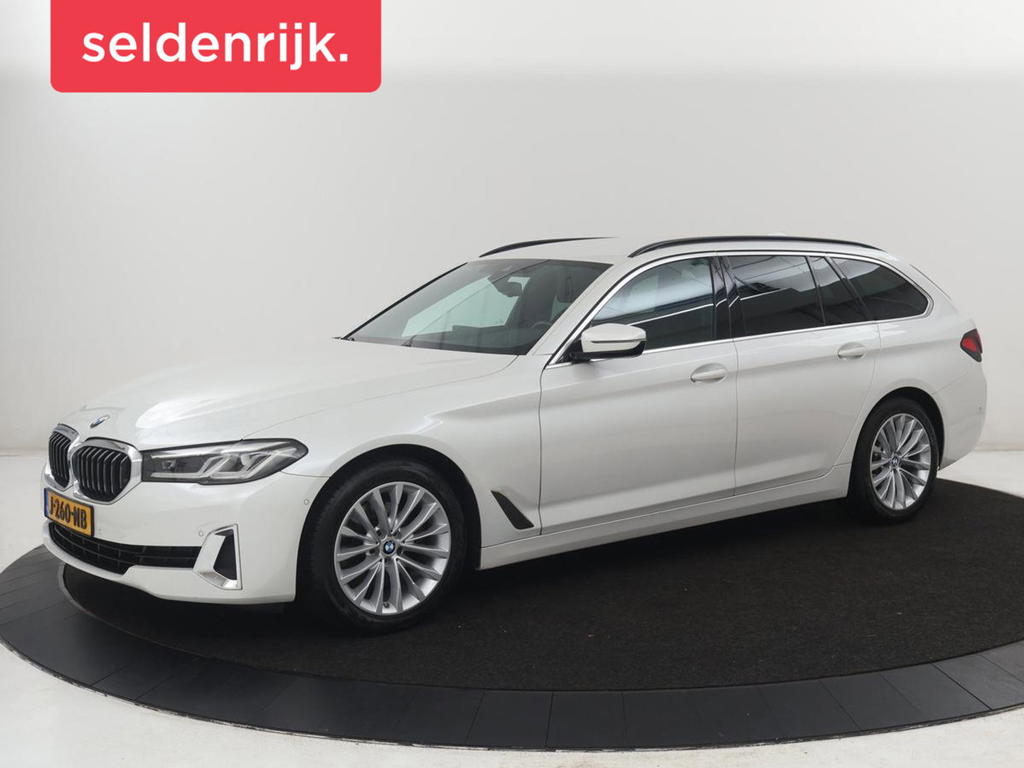 BMW 5 Serie Touring 520i High Executive Edition | Leder | Elektrische stoelen | Stoelverwarming | Cruise control | Sfeer verlichting | Carplay | Climate control | Camera | Park assist | Trekhaak