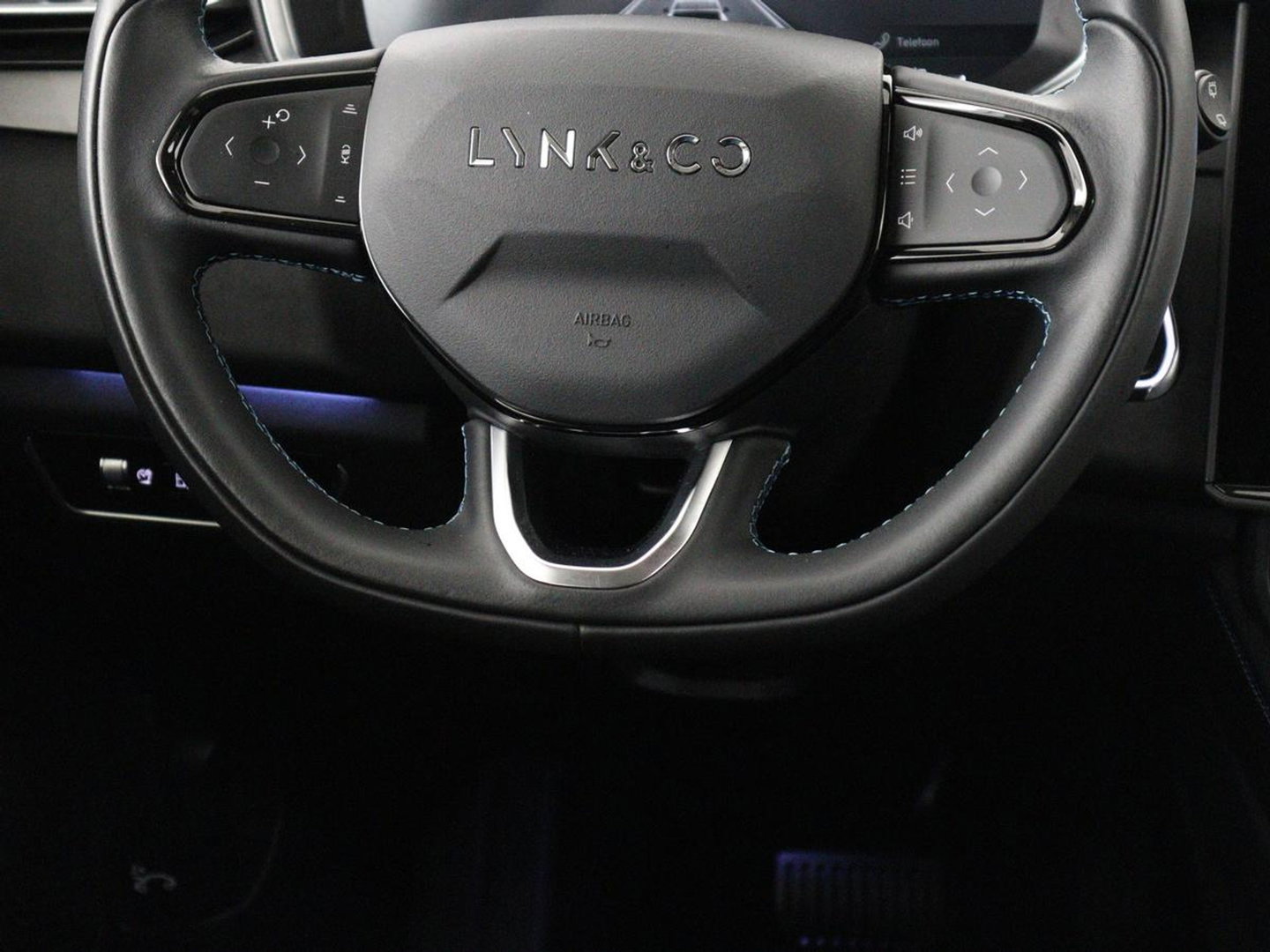 Lynk & Co 01 1.5 | SOH 88,3% | Panoramadak | Trekhaak | 360 Camera | Adaptive cruise | Climate control | Carplay | DAB+ | Bluetooth | Stoelverwarming | Sfeerverlichting | Park assist | Lane assist | Infinity audio | Rijstrookwissel waarschuwing