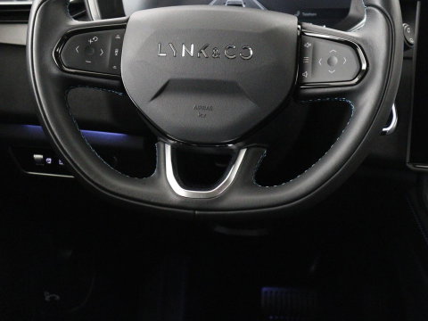 Lynk & Co 01 1.5 | SOH 88,3% | Panoramadak | Trekhaak | 360 Camera | Adaptive cruise | Climate control | Carplay | DAB+ | Bluetooth | Stoelverwarming | Sfeerverlichting | Park assist | Lane assist | Infinity audio | Rijstrookwissel waarschuwing