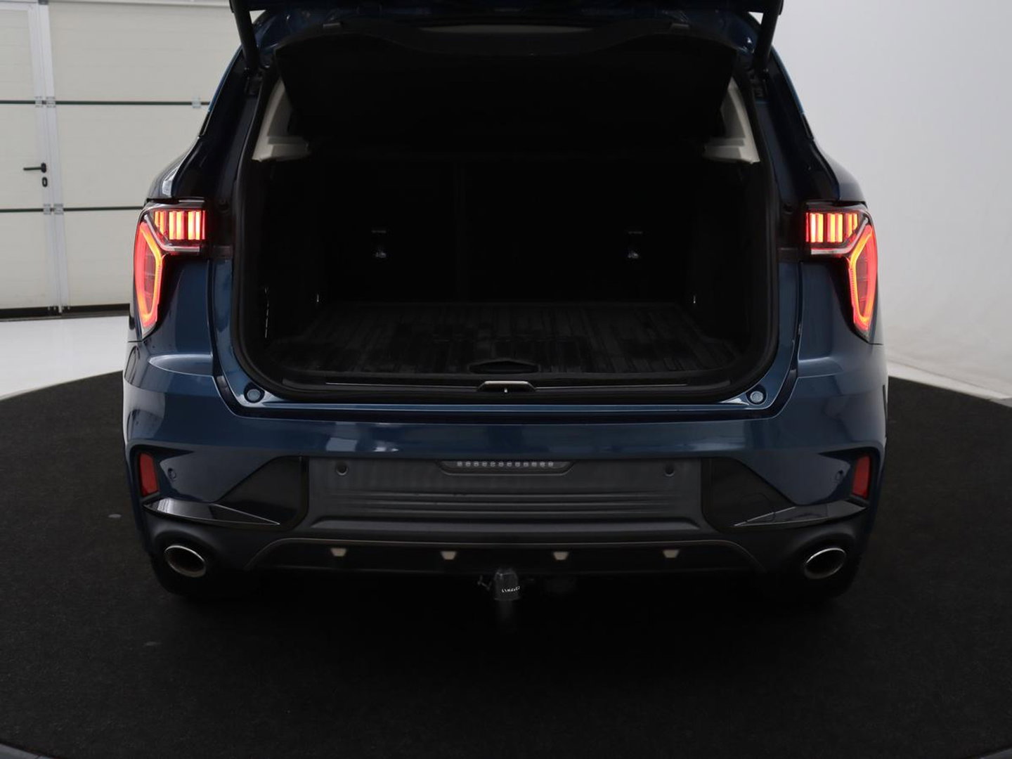 Lynk & Co 01 1.5 | SOH 88,3% | Panoramadak | Trekhaak | 360 Camera | Adaptive cruise | Climate control | Carplay | DAB+ | Bluetooth | Stoelverwarming | Sfeerverlichting | Park assist | Lane assist | Infinity audio | Rijstrookwissel waarschuwing