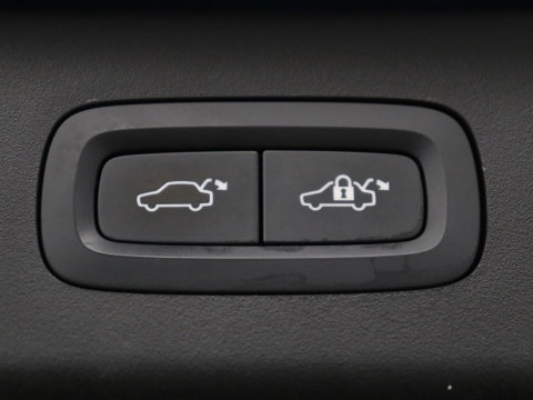 Lynk & Co 01 1.5 | SOH 88,3% | Panoramadak | Trekhaak | 360 Camera | Adaptive cruise | Climate control | Carplay | DAB+ | Bluetooth | Stoelverwarming | Sfeerverlichting | Park assist | Lane assist | Infinity audio | Rijstrookwissel waarschuwing