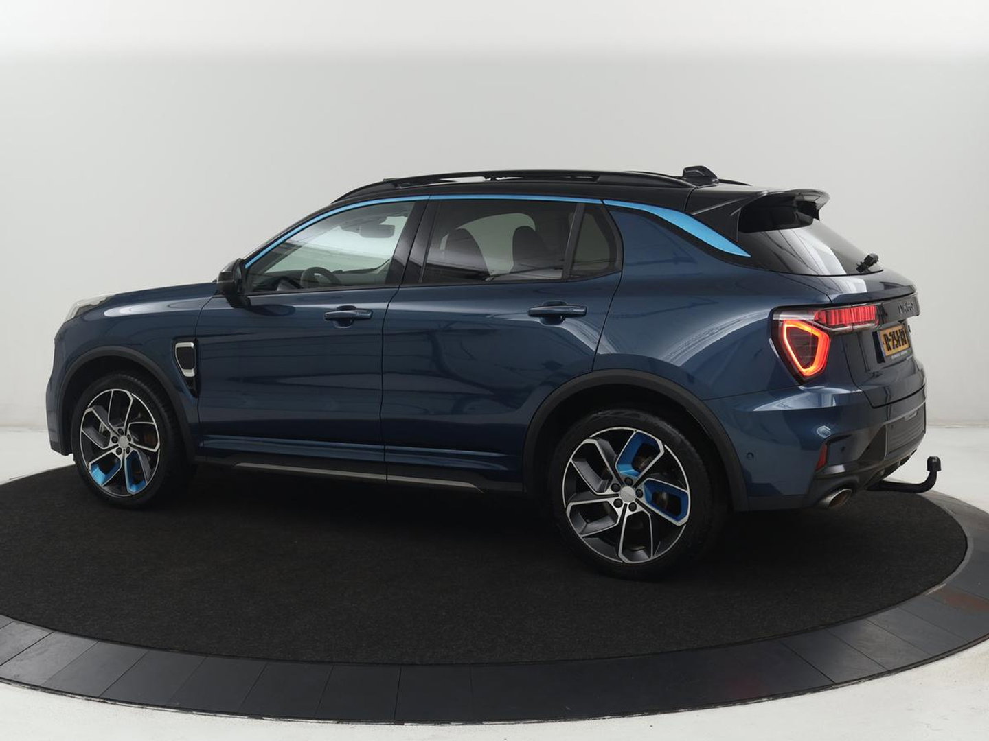 Lynk & Co 01 1.5 | SOH 88,3% | Panoramadak | Trekhaak | 360 Camera | Adaptive cruise | Climate control | Carplay | DAB+ | Bluetooth | Stoelverwarming | Sfeerverlichting | Park assist | Lane assist | Infinity audio | Rijstrookwissel waarschuwing