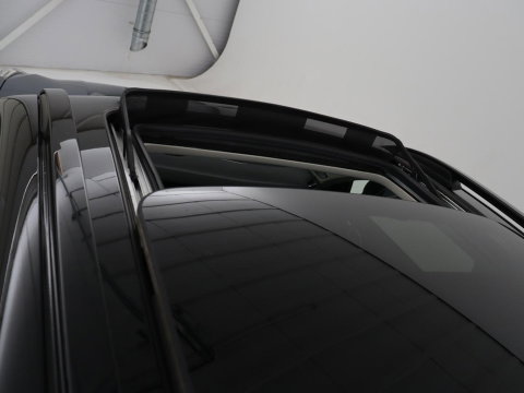 Lynk & Co 01 1.5 | SOH 88,3% | Panoramadak | Trekhaak | 360 Camera | Adaptive cruise | Climate control | Carplay | DAB+ | Bluetooth | Stoelverwarming | Sfeerverlichting | Park assist | Lane assist | Infinity audio | Rijstrookwissel waarschuwing