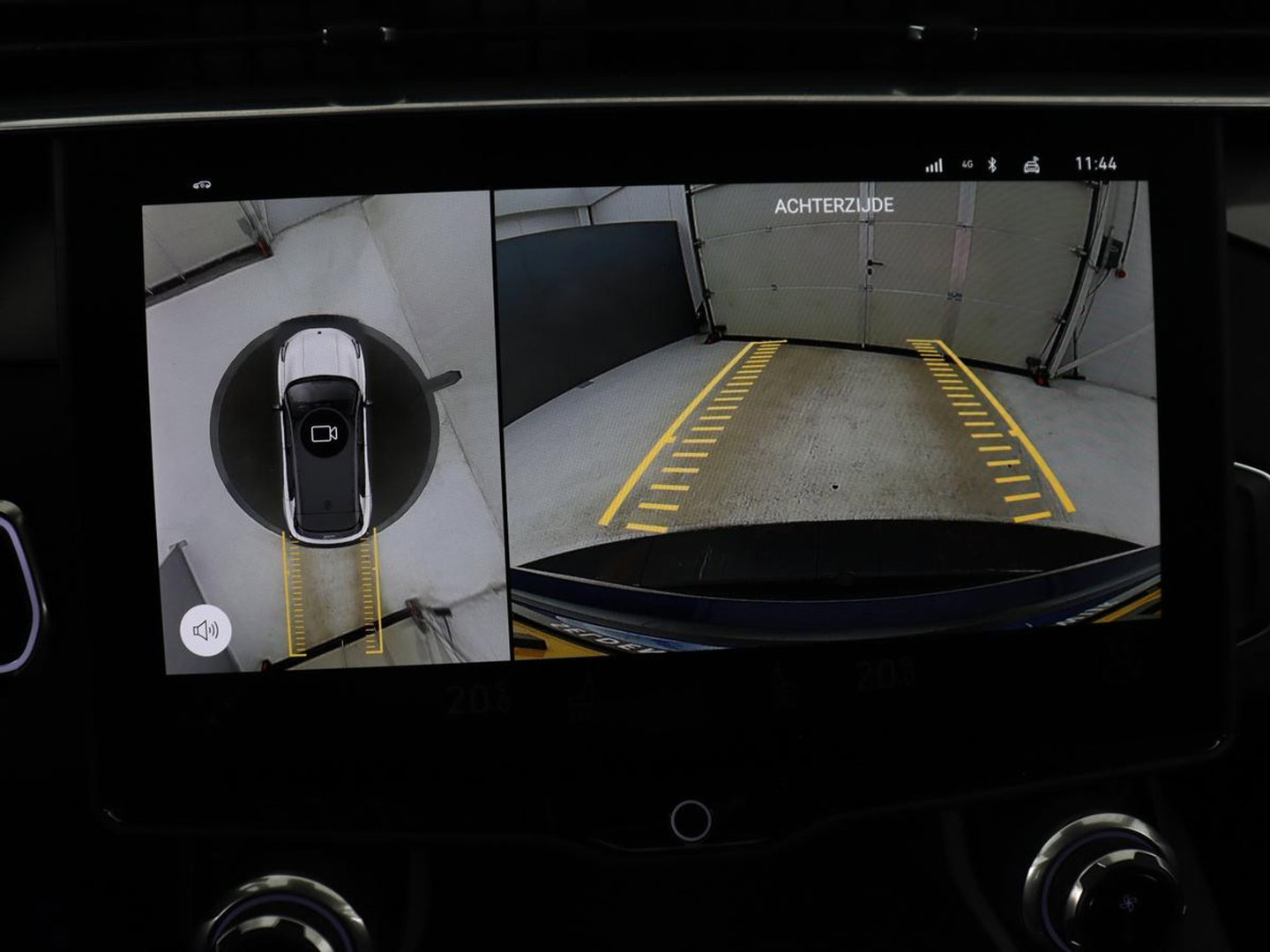 Lynk & Co 01 1.5 | SOH 88,3% | Panoramadak | Trekhaak | 360 Camera | Adaptive cruise | Climate control | Carplay | DAB+ | Bluetooth | Stoelverwarming | Sfeerverlichting | Park assist | Lane assist | Infinity audio | Rijstrookwissel waarschuwing