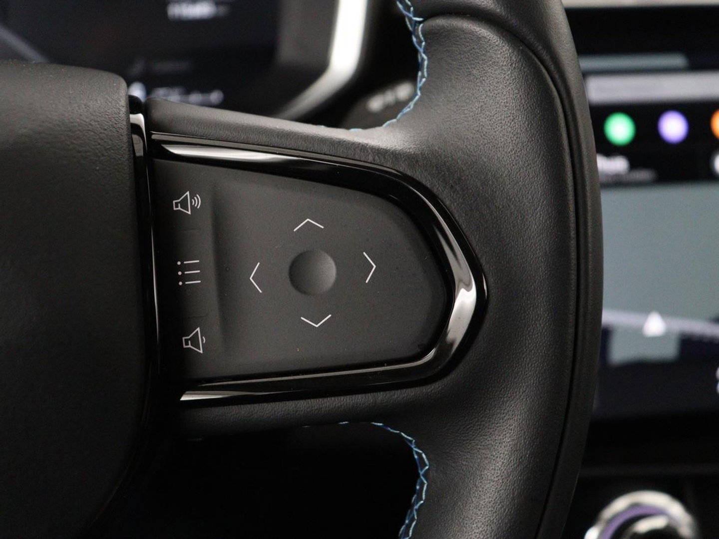 Lynk & Co 01 1.5 | SOH 88,3% | Panoramadak | Trekhaak | 360 Camera | Adaptive cruise | Climate control | Carplay | DAB+ | Bluetooth | Stoelverwarming | Sfeerverlichting | Park assist | Lane assist | Infinity audio | Rijstrookwissel waarschuwing