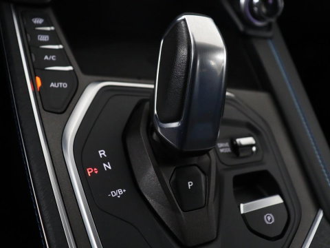 Lynk & Co 01 1.5 | SOH 88,3% | Panoramadak | Trekhaak | 360 Camera | Adaptive cruise | Climate control | Carplay | DAB+ | Bluetooth | Stoelverwarming | Sfeerverlichting | Park assist | Lane assist | Infinity audio | Rijstrookwissel waarschuwing