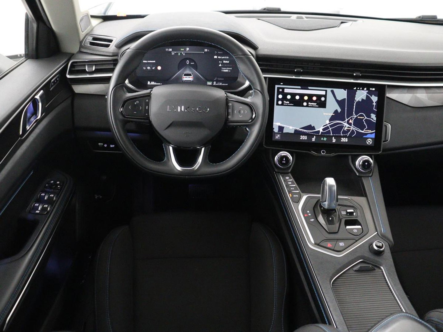 Lynk & Co 01 1.5 | SOH 88,3% | Panoramadak | Trekhaak | 360 Camera | Adaptive cruise | Climate control | Carplay | DAB+ | Bluetooth | Stoelverwarming | Sfeerverlichting | Park assist | Lane assist | Infinity audio | Rijstrookwissel waarschuwing
