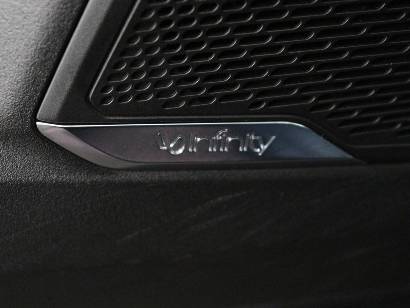 Lynk & Co 01 1.5 | SOH 88,3% | Panoramadak | Trekhaak | 360 Camera | Adaptive cruise | Climate control | Carplay | DAB+ | Bluetooth | Stoelverwarming | Sfeerverlichting | Park assist | Lane assist | Infinity audio | Rijstrookwissel waarschuwing