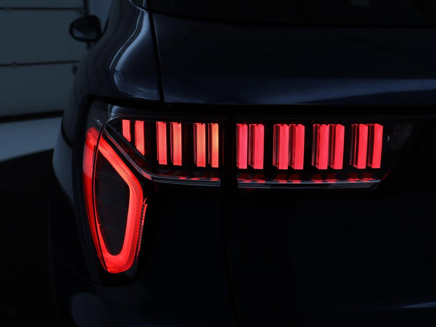 Lynk & Co 01 1.5 | SOH 88,3% | Panoramadak | Trekhaak | 360 Camera | Adaptive cruise | Climate control | Carplay | DAB+ | Bluetooth | Stoelverwarming | Sfeerverlichting | Park assist | Lane assist | Infinity audio | Rijstrookwissel waarschuwing