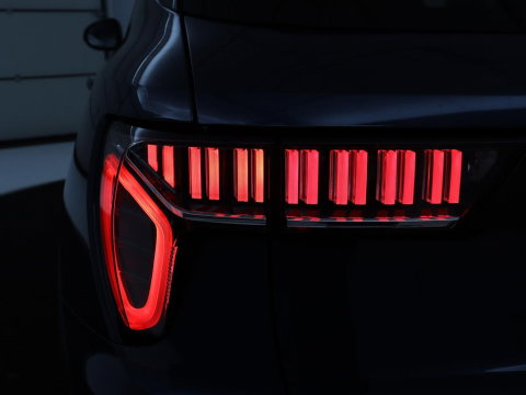 Lynk & Co 01 1.5 | SOH 88,3% | Panoramadak | Trekhaak | 360 Camera | Adaptive cruise | Climate control | Carplay | DAB+ | Bluetooth | Stoelverwarming | Sfeerverlichting | Park assist | Lane assist | Infinity audio | Rijstrookwissel waarschuwing