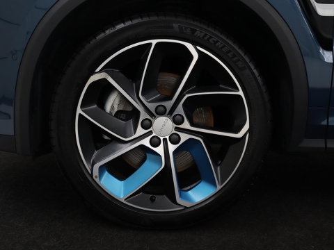 Lynk & Co 01 1.5 | SOH 88,3% | Panoramadak | Trekhaak | 360 Camera | Adaptive cruise | Climate control | Carplay | DAB+ | Bluetooth | Stoelverwarming | Sfeerverlichting | Park assist | Lane assist | Infinity audio | Rijstrookwissel waarschuwing
