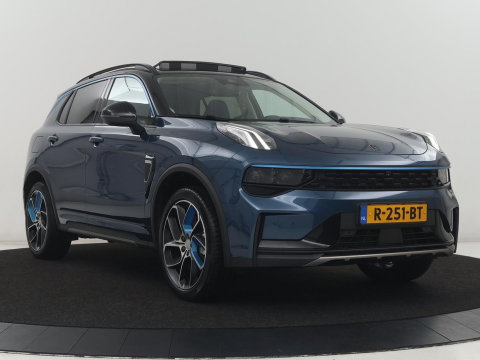 Lynk & Co 01 1.5 | SOH 88,3% | Panoramadak | Trekhaak | 360 Camera | Adaptive cruise | Climate control | Carplay | DAB+ | Bluetooth | Stoelverwarming | Sfeerverlichting | Park assist | Lane assist | Infinity audio | Rijstrookwissel waarschuwing