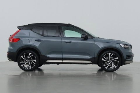 Volvo XC40 T5 Twin-Engine R-Design | Panoramadak | Trekhaak | Camera | 20 Inch | Stoelverwarming | Getint Glas