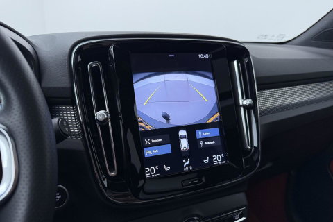 Volvo XC40 T5 Twin-Engine R-Design | Panoramadak | Trekhaak | Camera | 20 Inch | Stoelverwarming | Getint Glas
