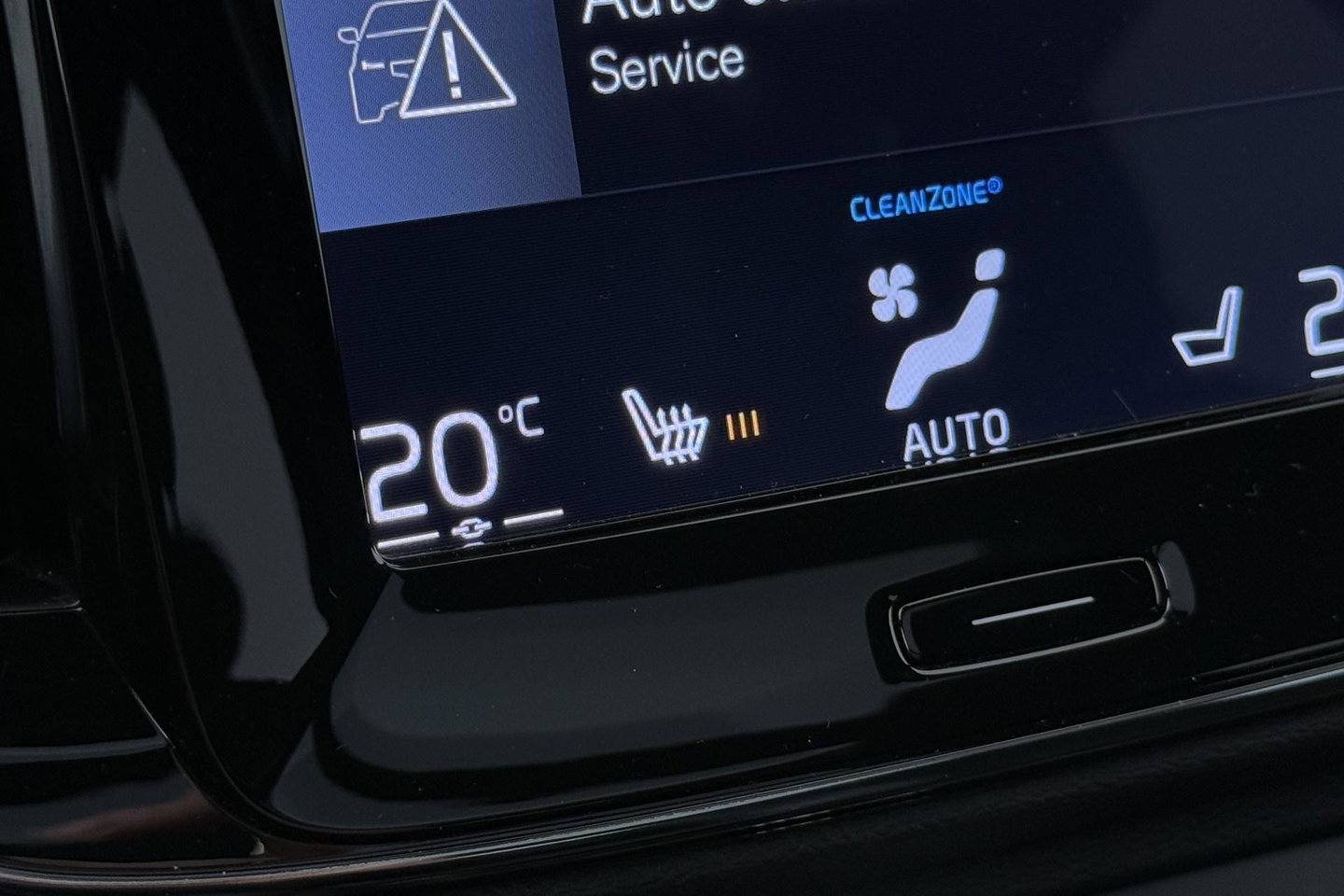 Volvo XC40 T5 Twin-Engine R-Design | Panoramadak | Trekhaak | Camera | 20 Inch | Stoelverwarming | Getint Glas
