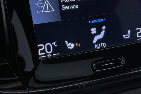 Volvo XC40 T5 Twin-Engine R-Design | Panoramadak | Trekhaak | Camera | 20 Inch | Stoelverwarming | Getint Glas
